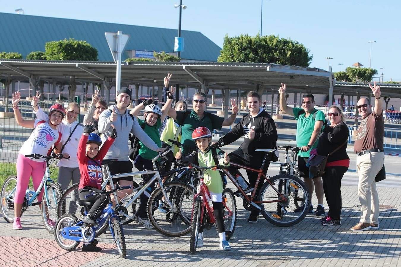 Bahía Sur celebra el Día de la Bicicleta. Si participaste... ¡búscate entre las imágenes!