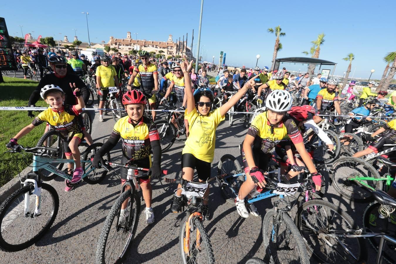 Bahía Sur celebra el Día de la Bicicleta. Si participaste... ¡búscate entre las imágenes!