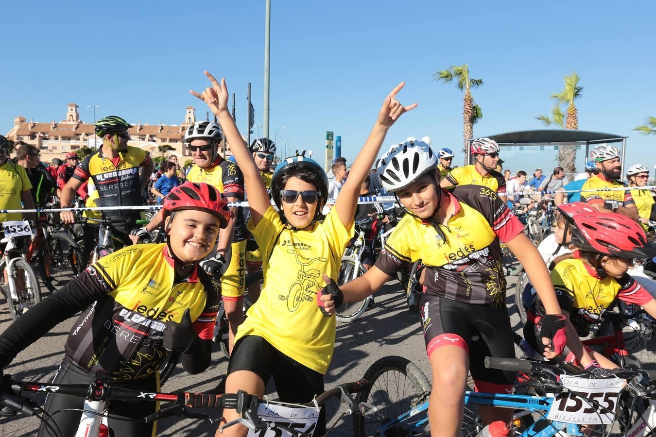 Bahía Sur celebra el Día de la Bicicleta. Si participaste... ¡búscate entre las imágenes!