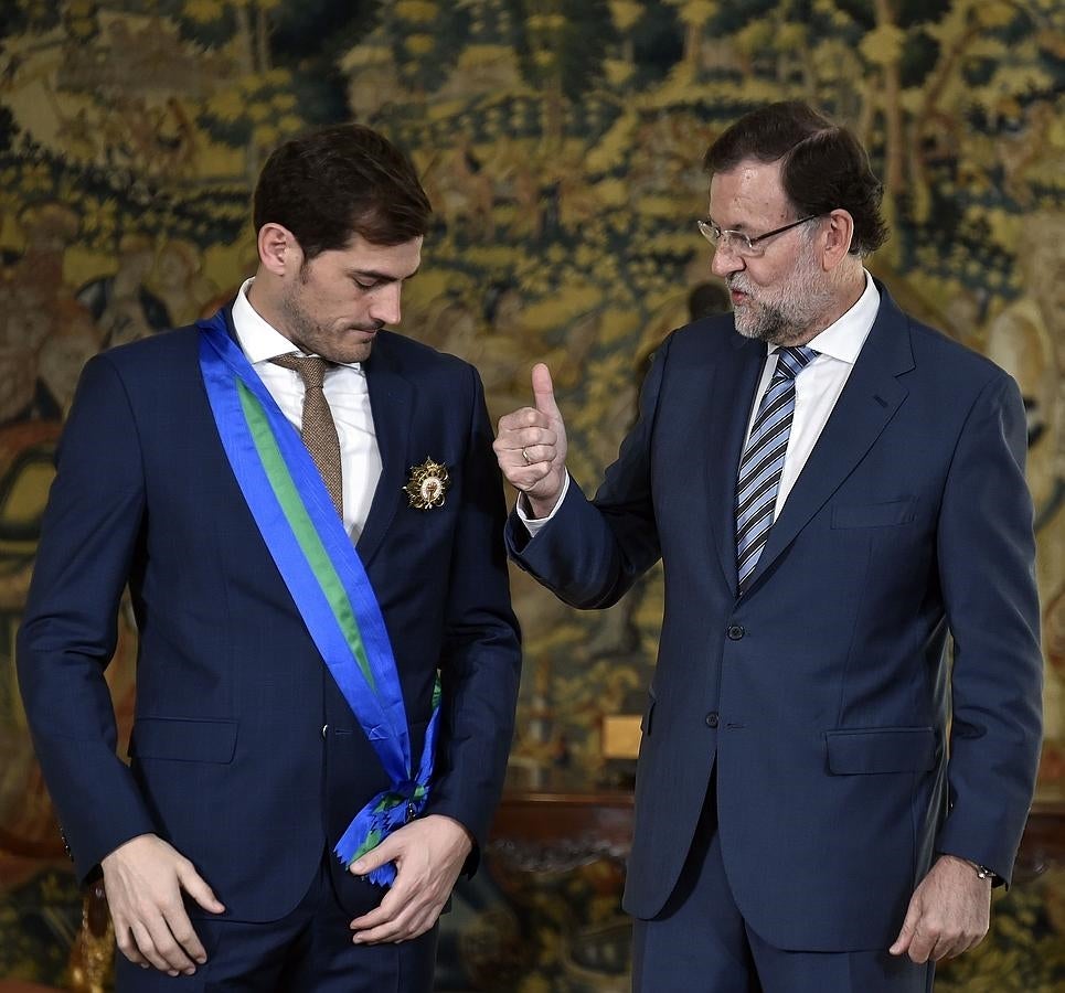 Casillas recibe la Gran Cruz de la Orden al Mérito Deportivo. 