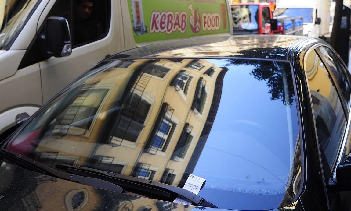 12. Carmena ha comentado que todavía no disponen de los datos sobre las multas que se han podido poner relacionadas con la prohibición de aparcamiento de no residentes en zonas de estacionamiento regulado