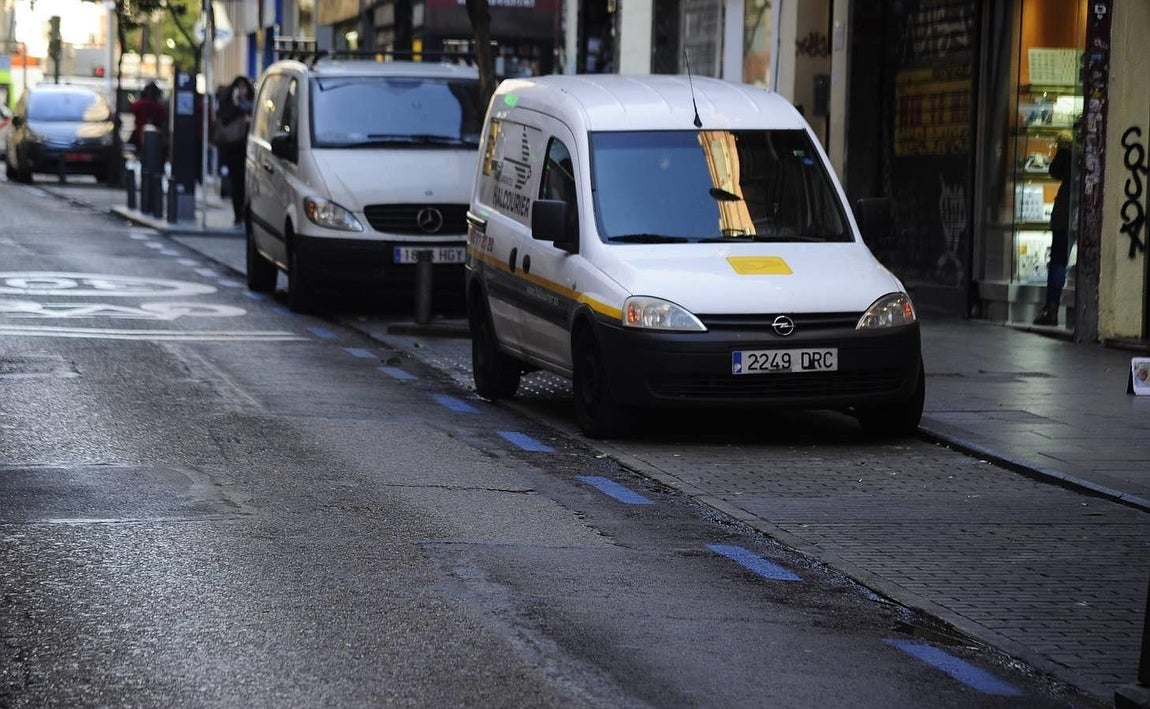 6. El nuevo protocolo prevé prohibir circular al 50 por ciento de las matrículas, incluidos los vehículos del parque móvil municipal destinado al traslado de trabajadores salvo que sean de cero emisiones