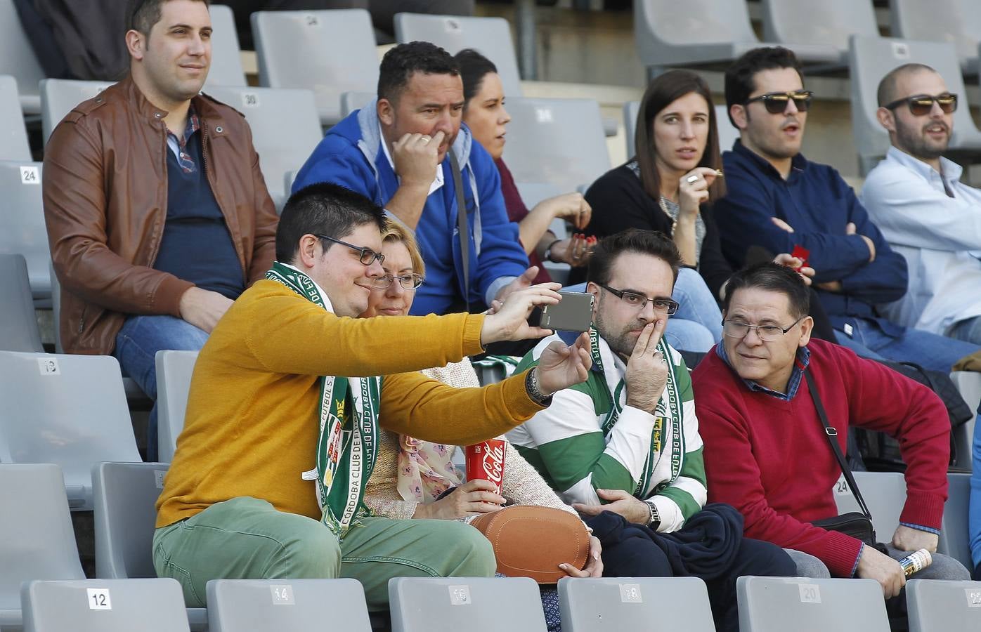 La grada del Córdoba-Huesca, en imágenes