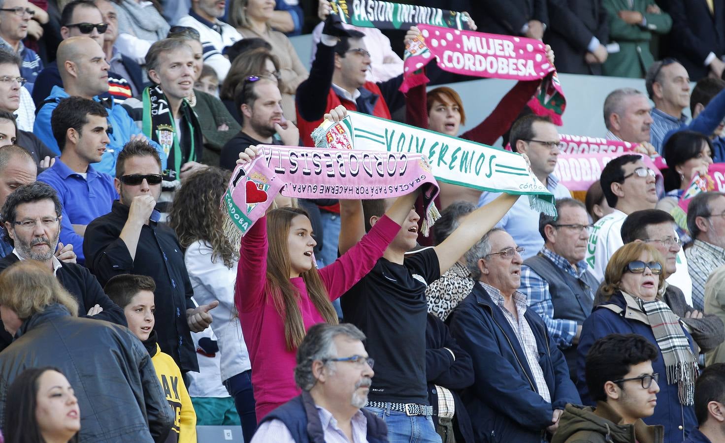 La grada del Córdoba-Huesca, en imágenes