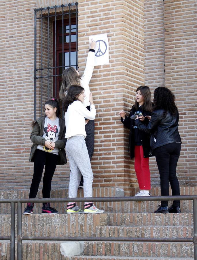 Homenaje de los alumnos del Sefarad a las víctimas de los atentados de París