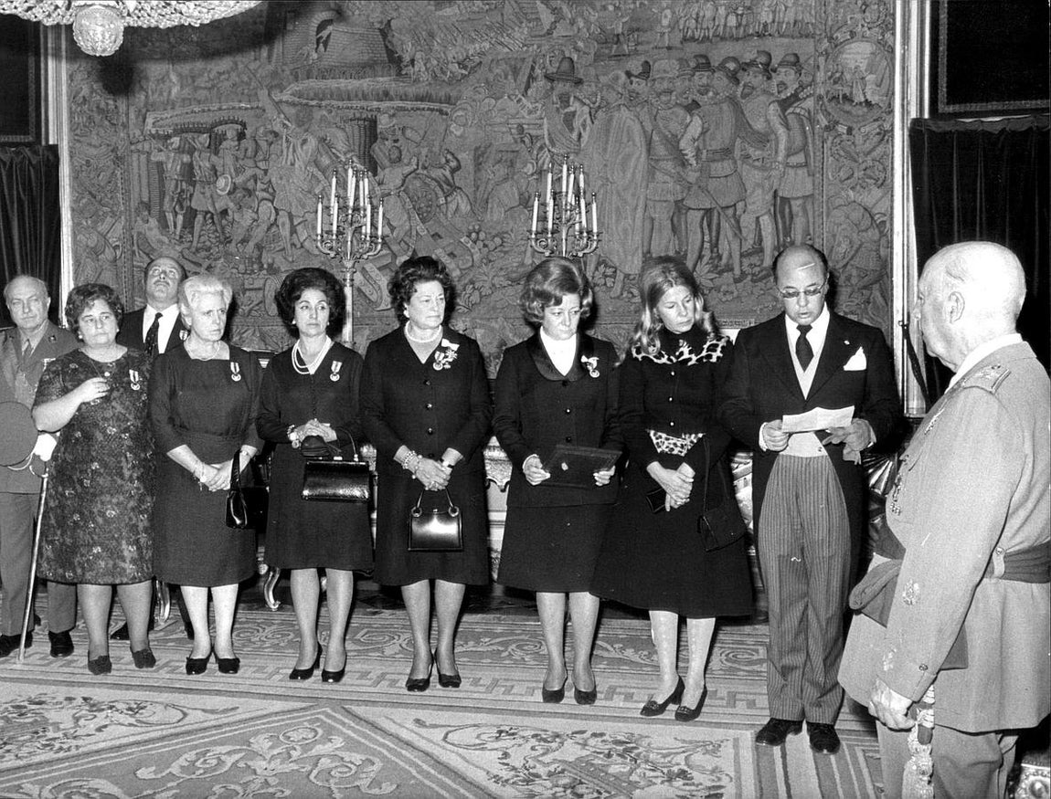 Franco recibiendo en El Pardo a la Asociación de donantes altruistas de sangre de la Cruz Roja. 