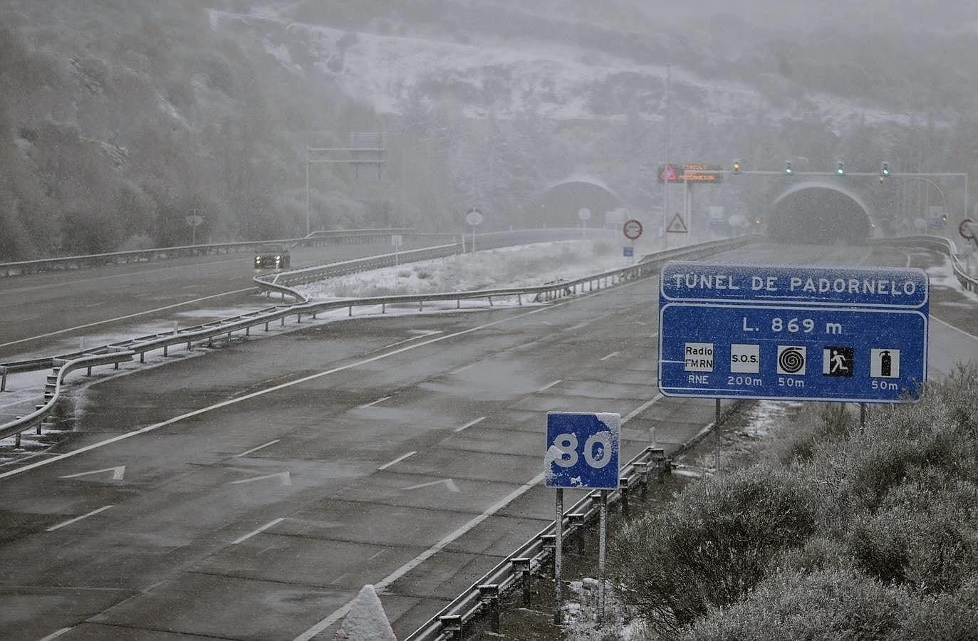 Primeras nevadas en la conexión de Galicia con la meseta