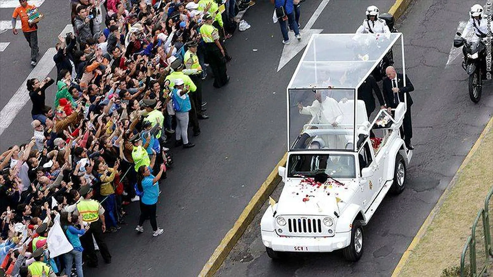 Durante sus visitas a Ecuador y Estados Unidos el coche oficial fue un Jeep Wrangler