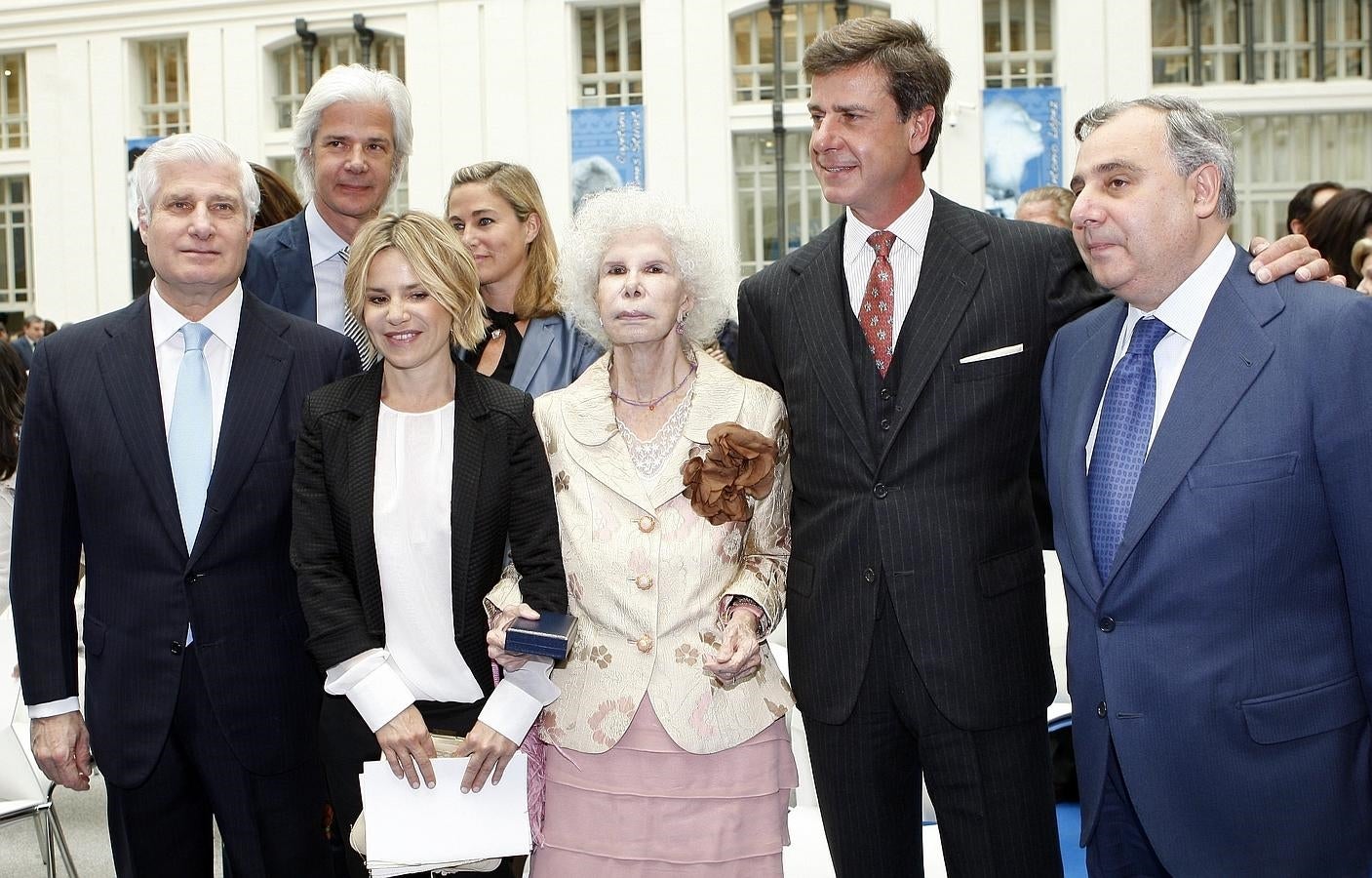 Eugenia Martínez de Irujo y sus hermanos en un homenaje a su madre, la duquesa de Alba. 