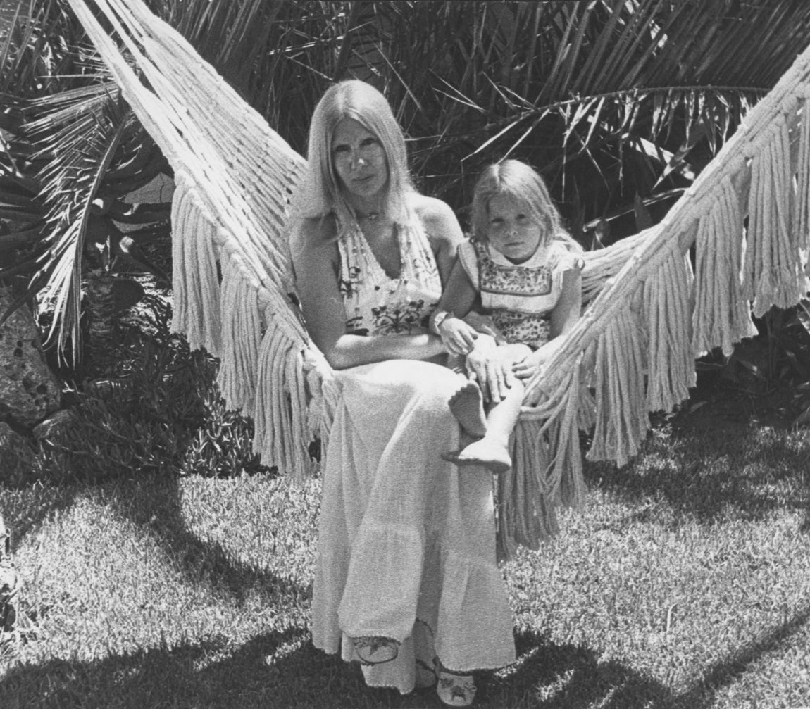 Siempre ha tenido una relación muy estrecha con su madre, la duquesa de Alba. 