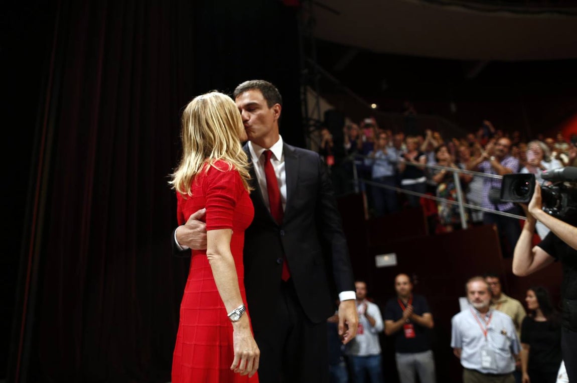 El secretario general del PSOE y su esposa