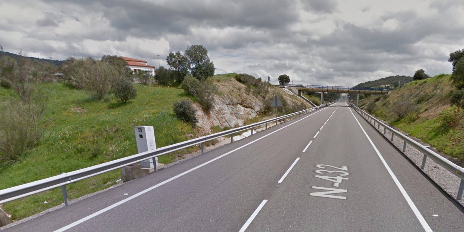 N-432, en el kilómetro 219,552. Al paso por Espiel en la carretera nacional española que une Badajoz y Granada