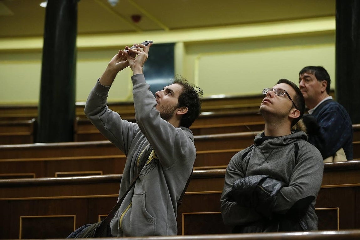 Los ciudadanos pueden visitar el hemiciclo y sacar fotos. 