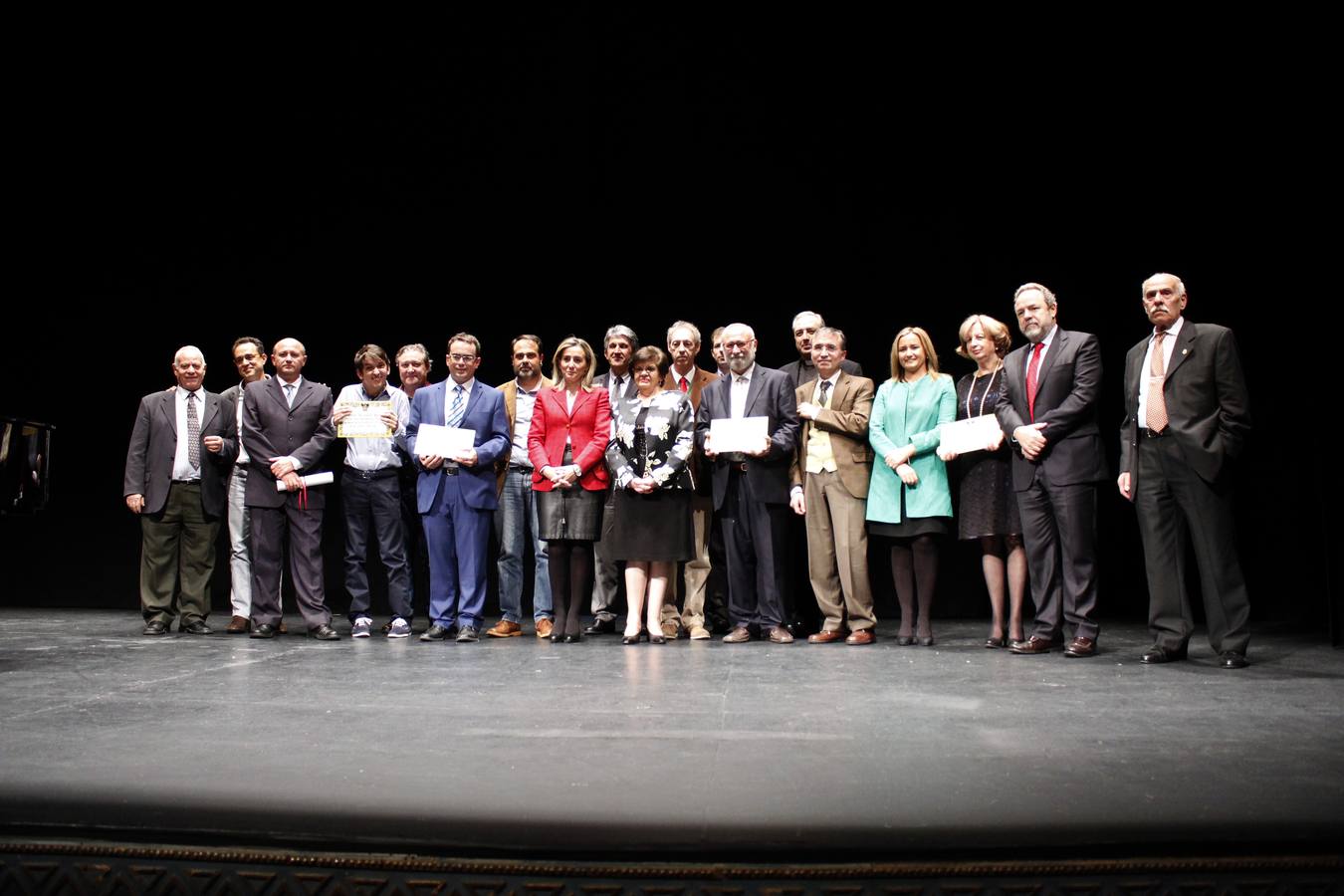 Foto de familia de todos los premiados. 