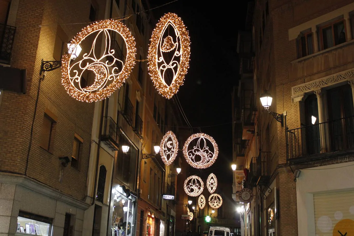 Iluminación navideña en la calle Toledo Ohío 