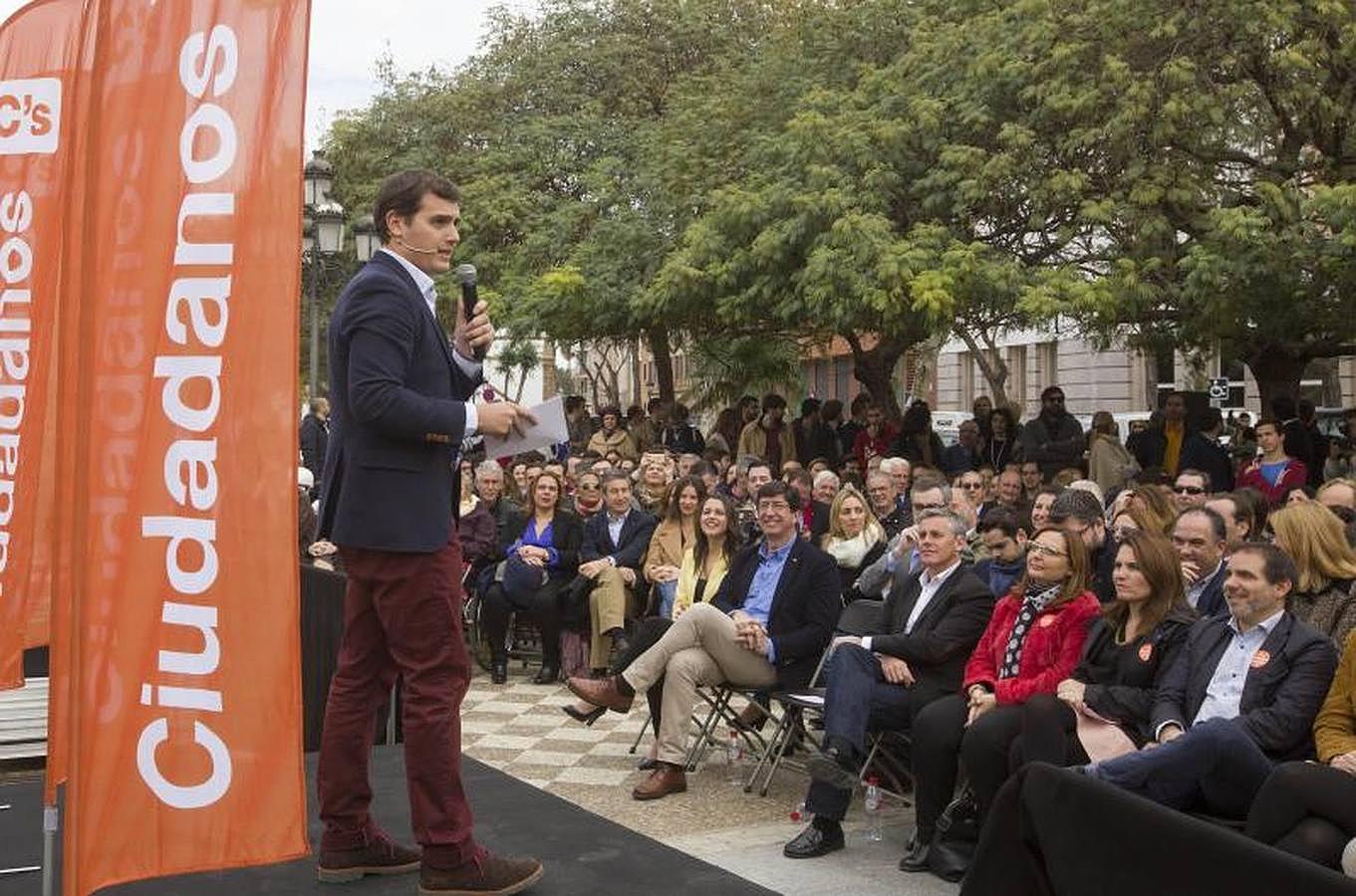 FOTOS: Rivera pasea por el centro de Cádiz antes del mitin