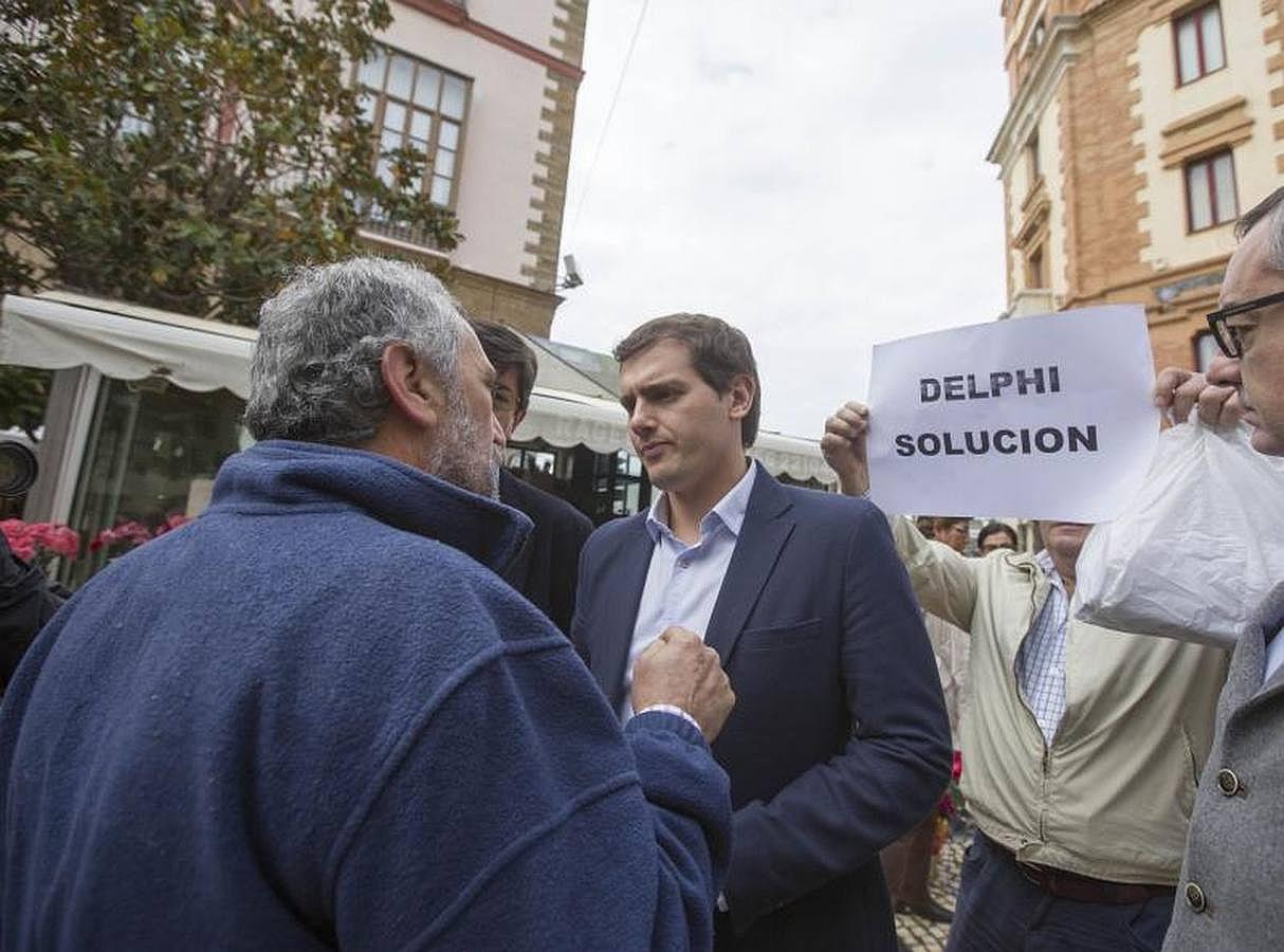 FOTOS: Rivera pasea por el centro de Cádiz antes del mitin