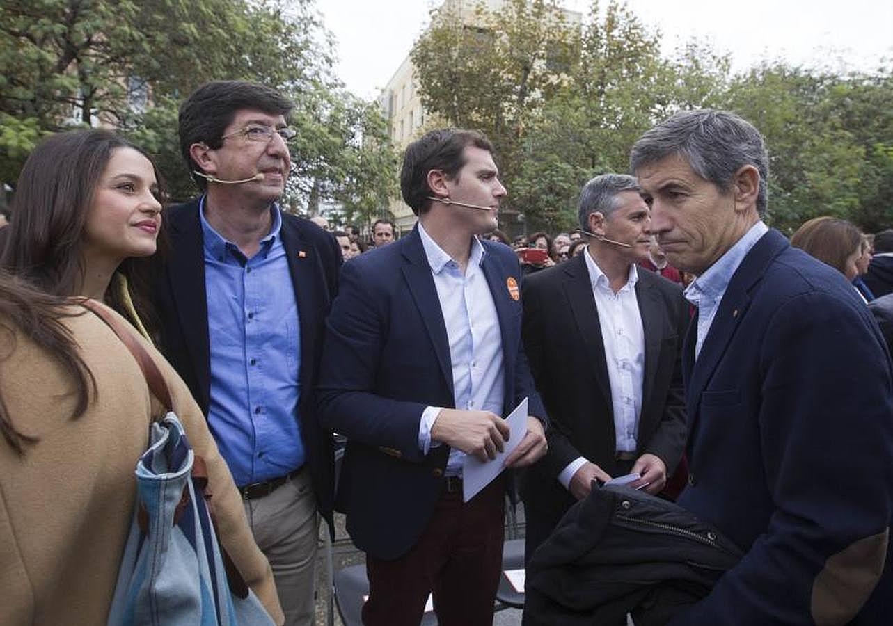 FOTOS: Rivera pasea por el centro de Cádiz antes del mitin