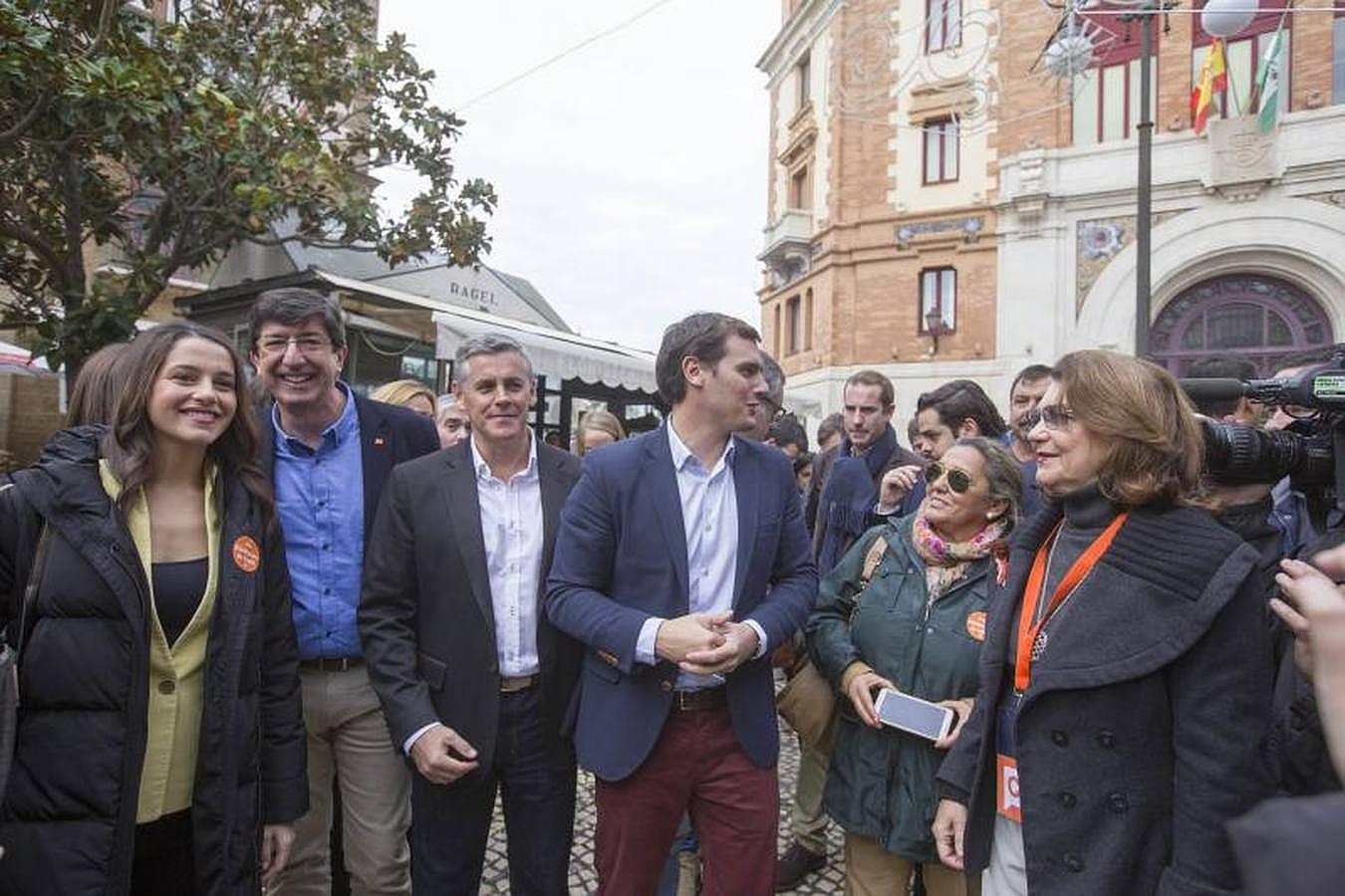 FOTOS: Rivera pasea por el centro de Cádiz antes del mitin