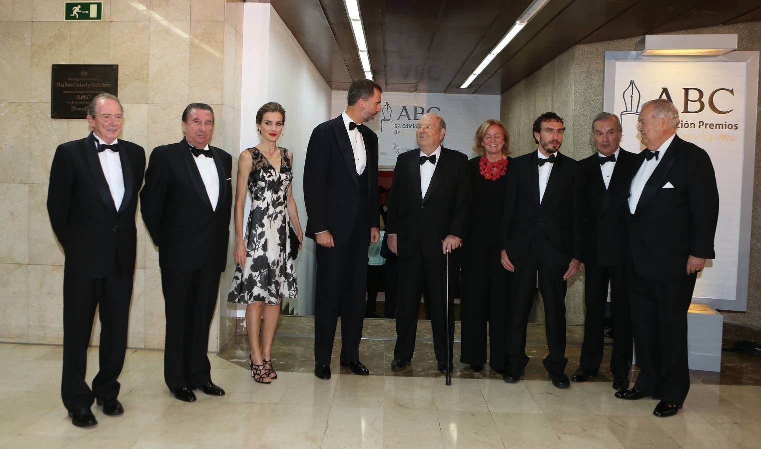 Imágenes de otros premiados con los Mariano de Cavia, Luca de Tena y Mingote. Foto de familia de los Reyes  y los premiados durante la última edición de los Premios Internacionales de Periodismo ABC referente a 2013, que recayó en  Francisco Vázquez (Premio Mariano de Cavia), Bartolomé Mitre (Premio Luca de Tena) y Olmo Calvo (Premio Mingote)  y que fueron entregados por Don Felipe y Doña Leticia el 3 de octubre del año pasado