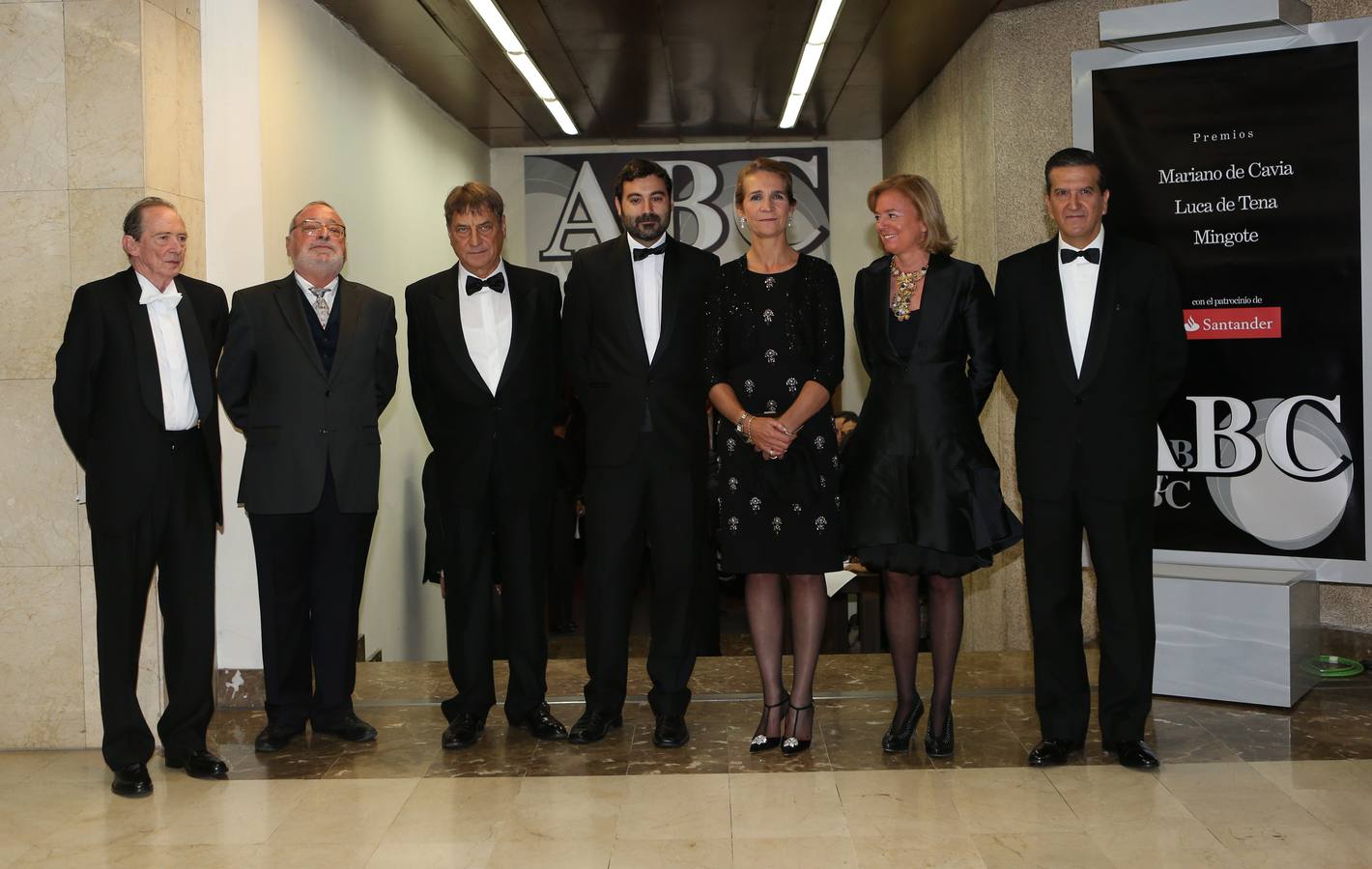 Imágenes de otros premiados con los Mariano de Cavia, Luca de Tena y Mingote. La edición de 2011 fue presidida por al Infanta Elena en represesntación de la Familia Real, que nunca ha faltado en estos premios. Los galardones de aquel año premiaron al ensayista y profesor Claudio Magris (Premo Luca de Tena), al filósofo Fernando Savater (Premio Mariano de Cavia) y al fotógrafo freelance Javier Arcenillas (Premio Mingote)