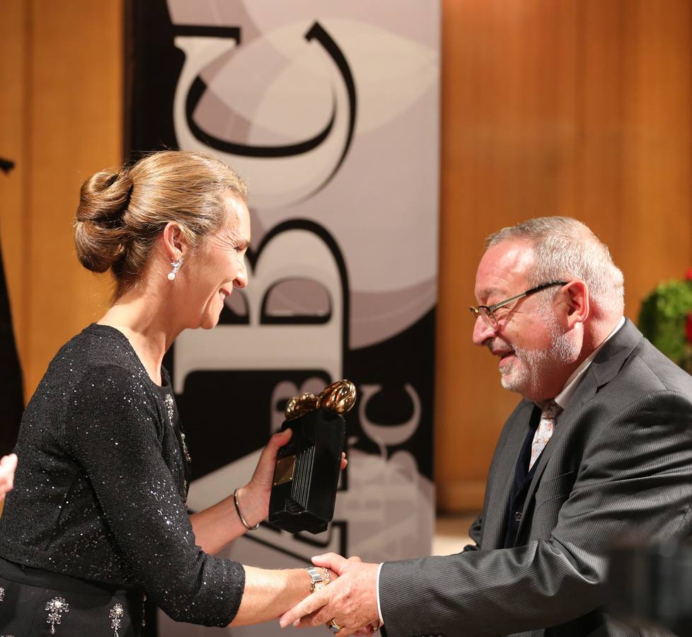 Imágenes de otros premiados con los Mariano de Cavia, Luca de Tena y Mingote. El filósofo Fernando Savater fue Premio Mariano de Cavia por su artículo «Compromiso con la verdad» publicado en Babelia, suplemento de «El País» el 20 de agosto de 2011