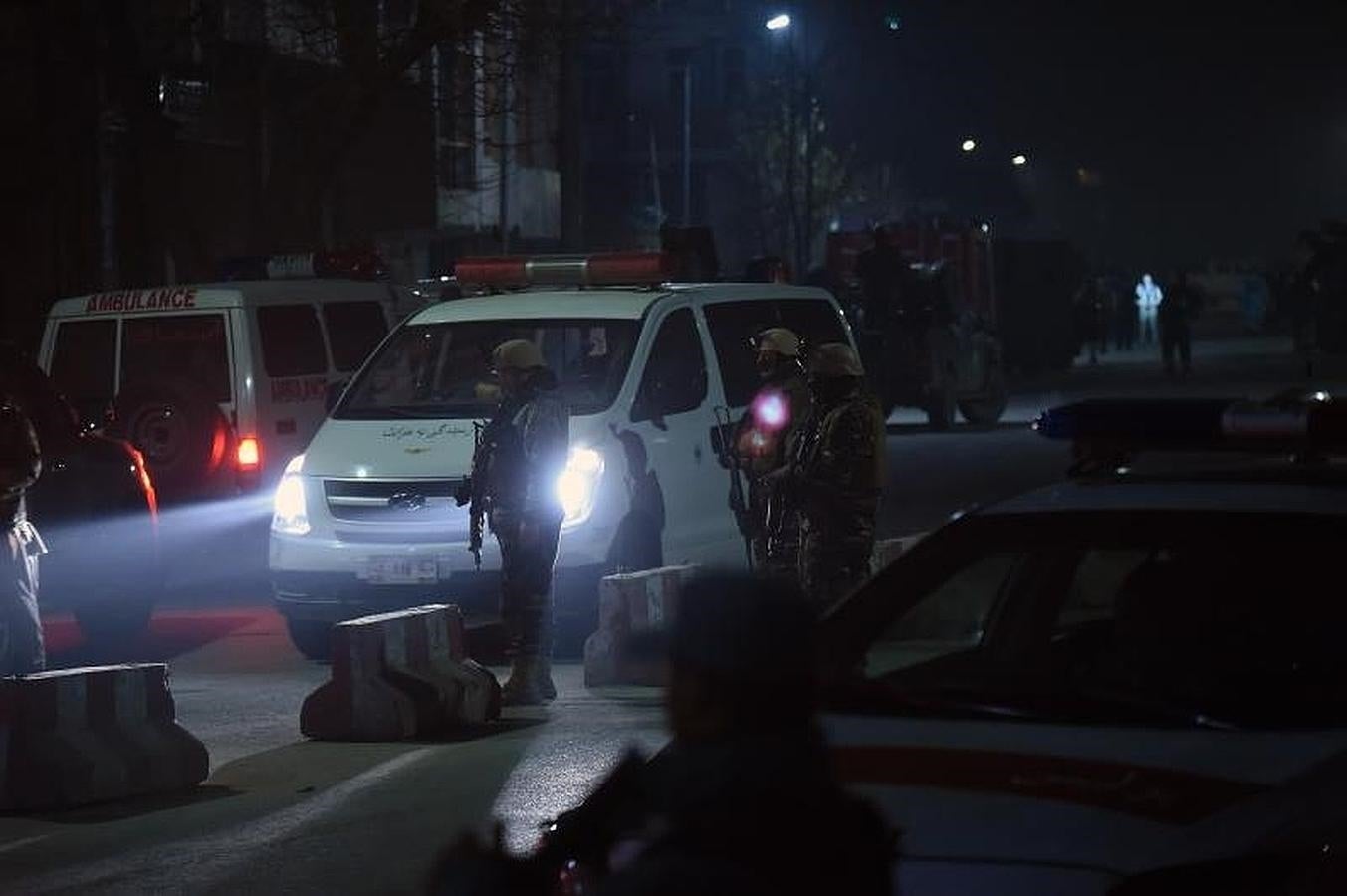 El lugar donde un grupo de insurgentes suicidas atacó la Embajada de España y una casa de huéspedes extranjera permanece entre fuertes medidas de seguridad. 