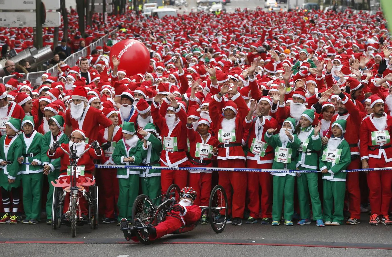 10.000 Papá Noeles corrieron por las calles de Madrid
