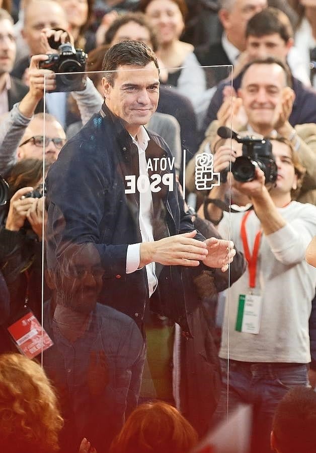 Pedro Sánchez en el mitin del PSOE en La Font de Sant Lluis. 