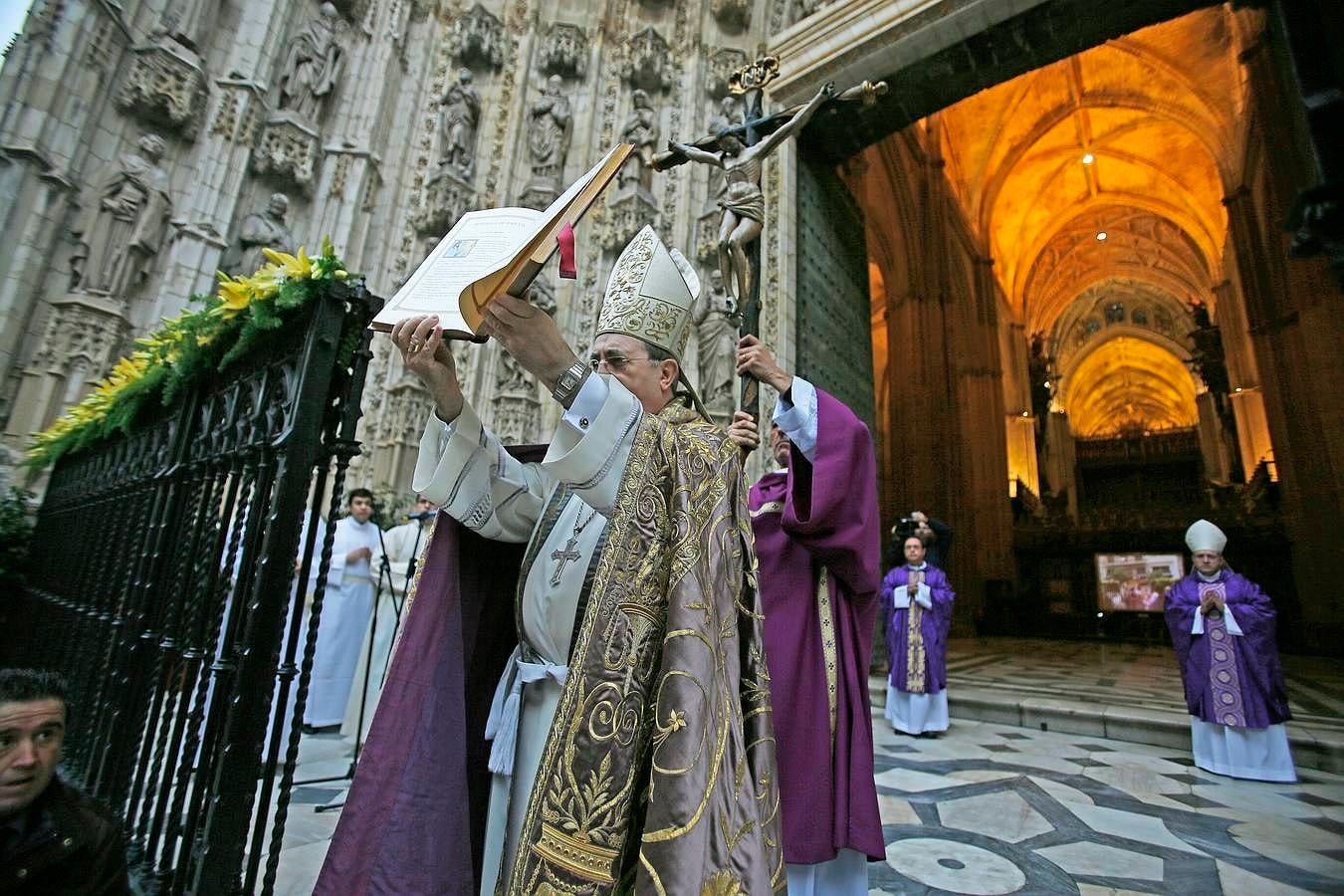 Misa de la apertura del Año de la Misericordia en la Catedral de Sevilla