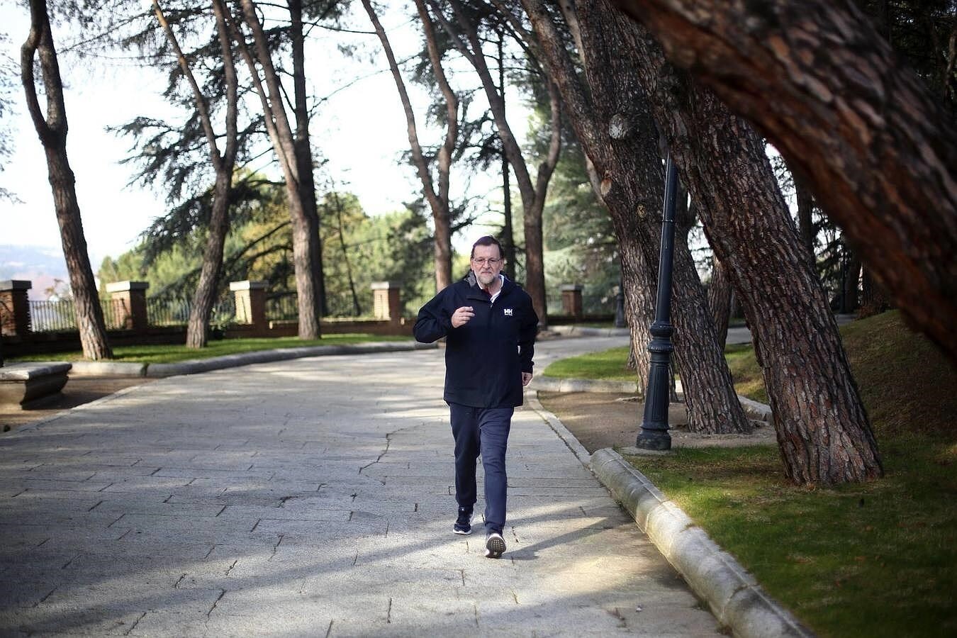Mariano Rajoy hace deporte en los jardines de la Moncloa durante la jornada de reflexión