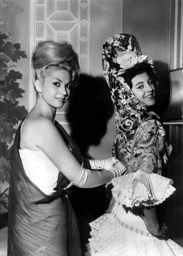 Carmen Cervera (a la derecha) ganó el certamen de Miss España en 1961. Ese mismo año quedó finalista en Miss Mundo. 