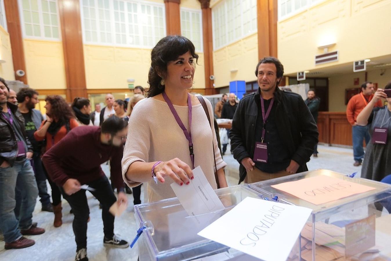 La parlamentaria andaluza por Podemos Teresa Rodríguez ha votado en el edificio de Correos