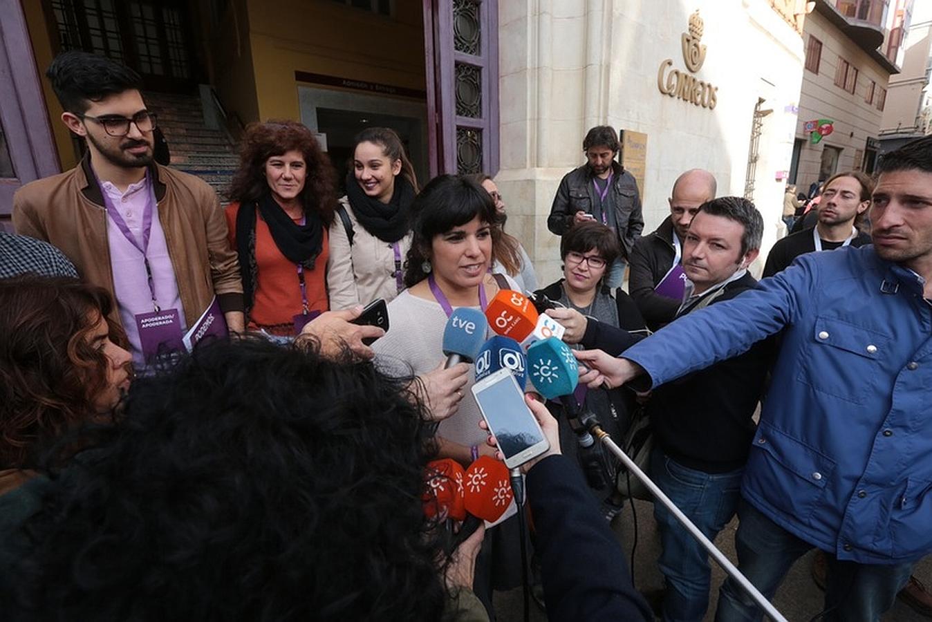 La parlamentaria andaluza por Podemos Teresa Rodríguez ha votado en el edificio de Correos