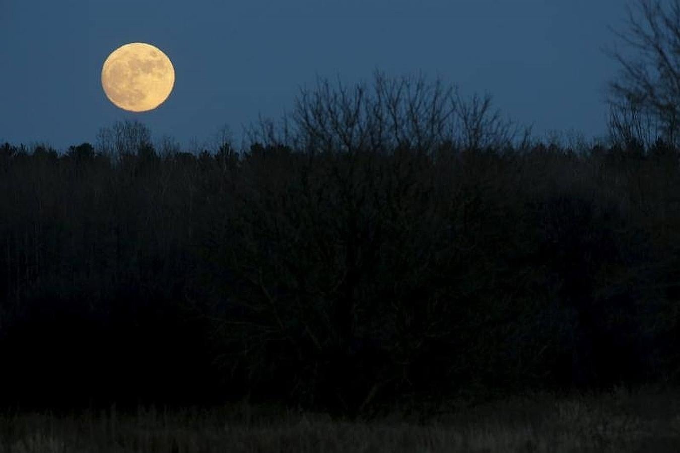 La luna llena pudo contemplarse a partir de las 19:09 y duró hasta las 05:44 del día de Navidad. 