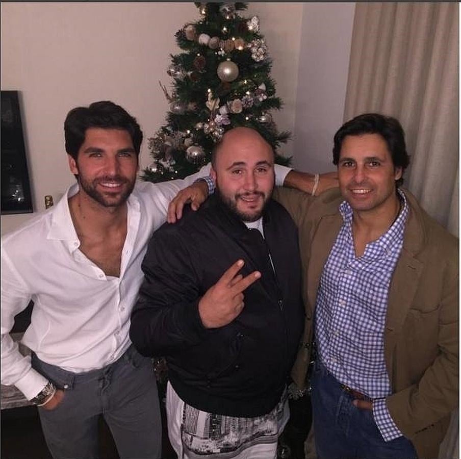 Hermanos Rivera. Cayetano, Kiko y Francisco han mostrado amor y buena sintonía con esta imagen del 25 de diciembre