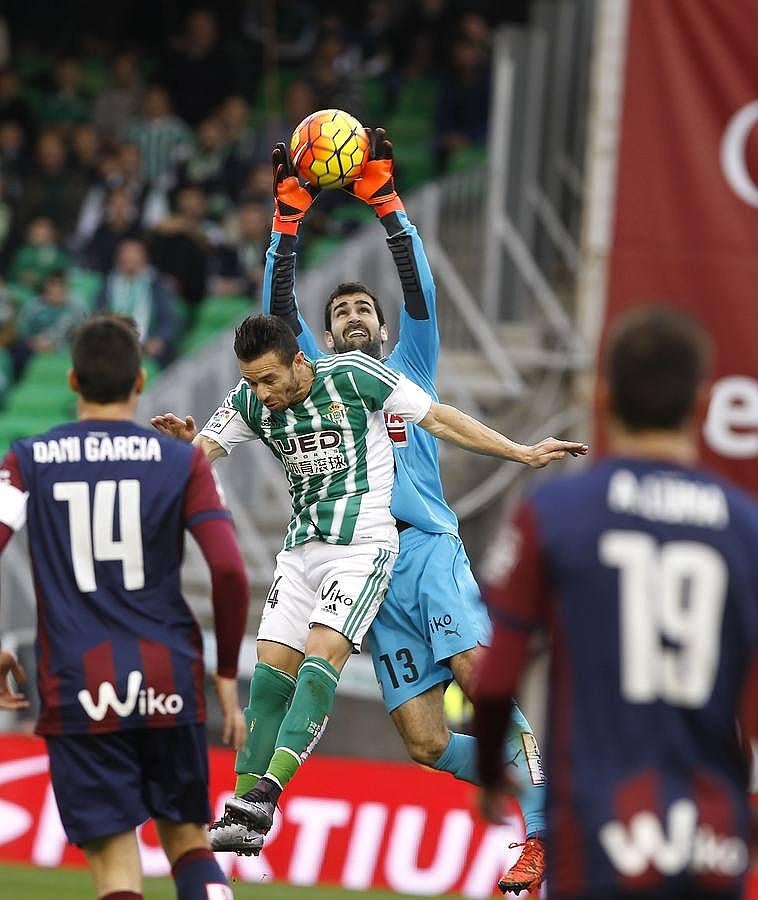 Humillante derrota del Real Betis en casa (0-4) ante el Eibar