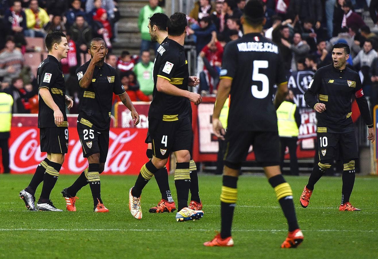 Al Sevilla (2-1) se le atraganta el Granada y sigue sin saber lo que es ganar fuera de casa