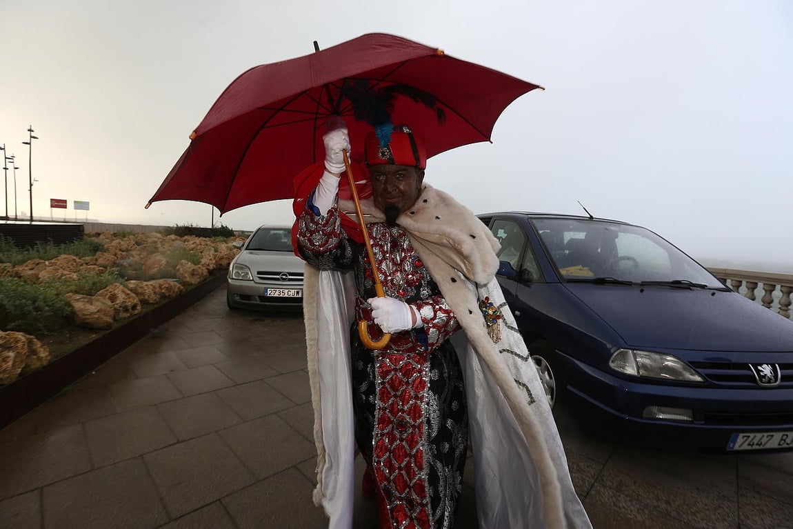 Fotos: Cabalgata en Cádiz 2016. La lluvia retrasa el desfile