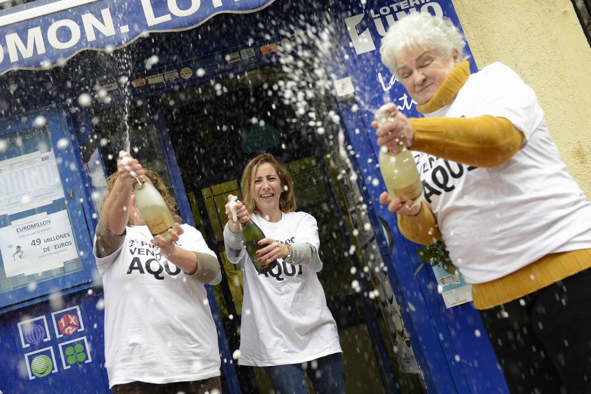 7. El segundo premio de la loteria del Niño ha caído en la Administracion 1, Santa Engracia 96