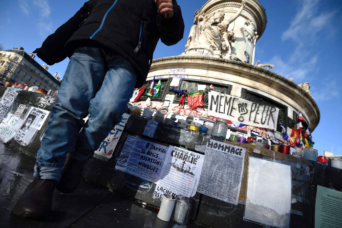 La Plaza de la República de París se une al recuerdo de las víctimas de Charlie Hebdo. 