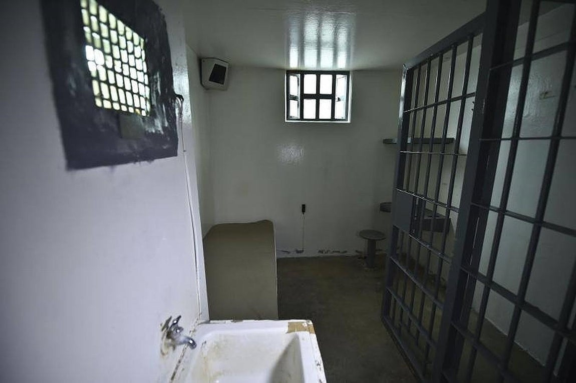 El túnel por el que ocurrió la evasión fue el área de las duchas por lo que las cámaras no pudieron captarla. 