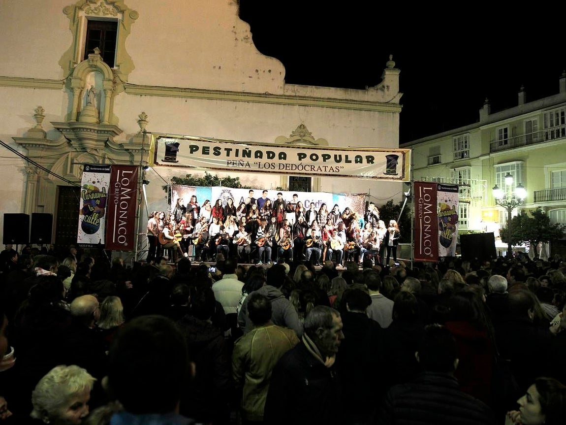 Muchos pestiños y pocas flores