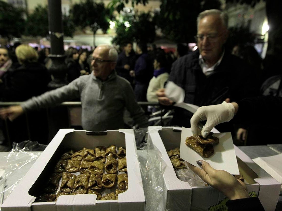 Muchos pestiños y pocas flores