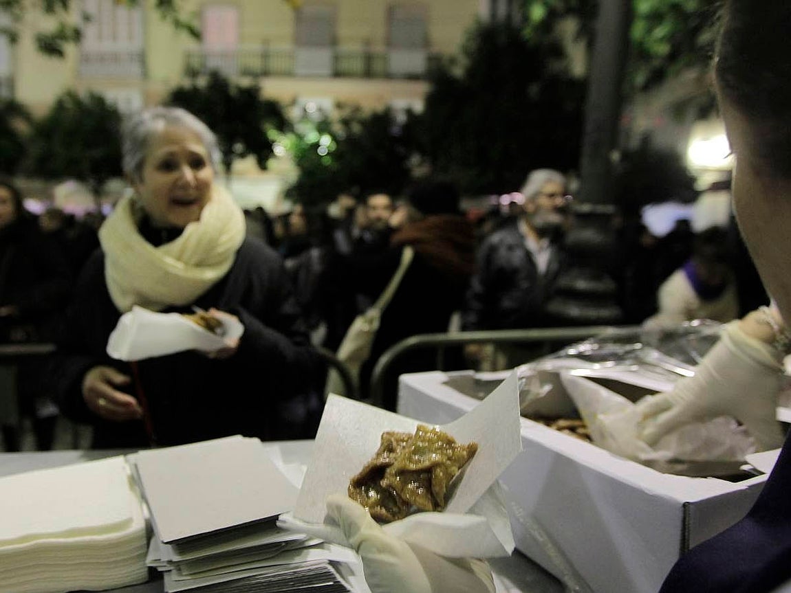 Muchos pestiños y pocas flores