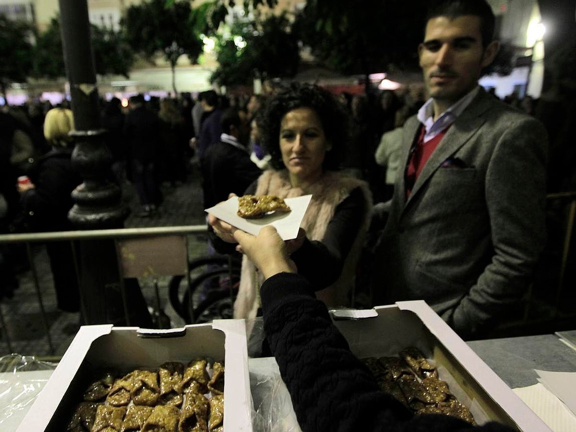 Muchos pestiños y pocas flores