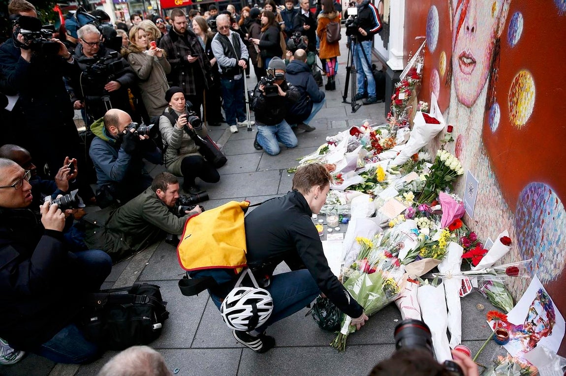 Lágrimas en todo el mundo por David Bowie