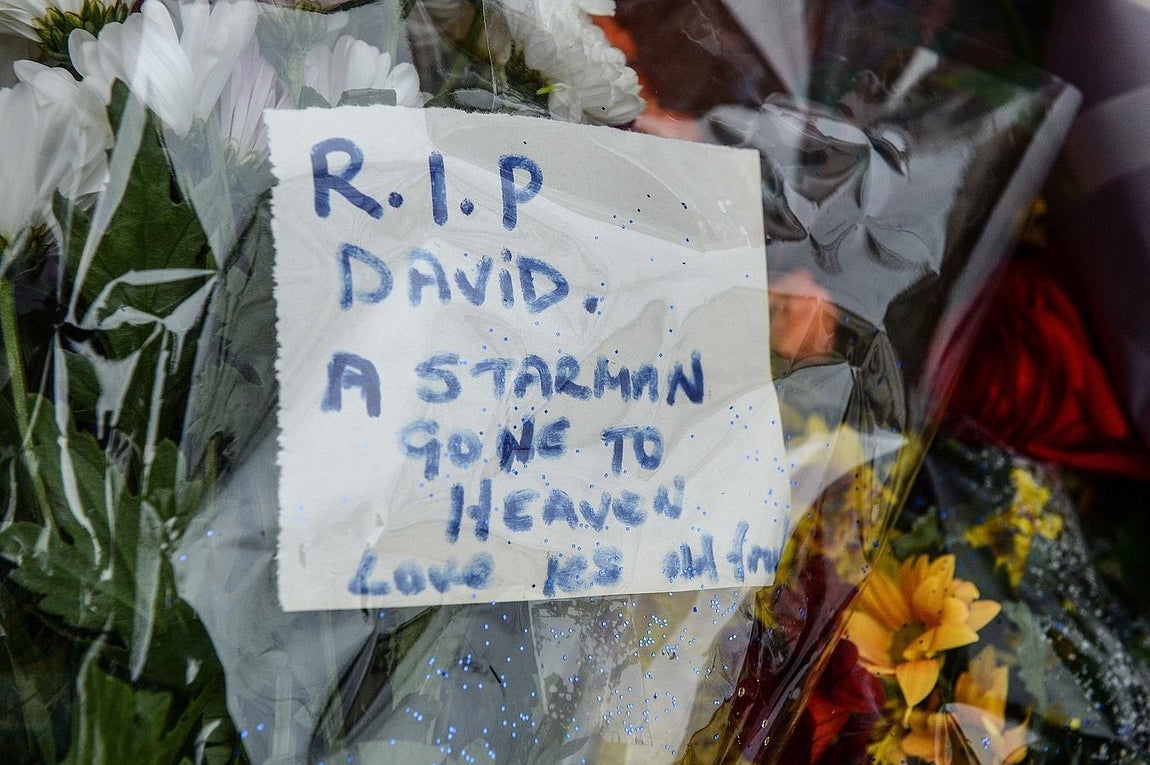 Lágrimas en todo el mundo por David Bowie