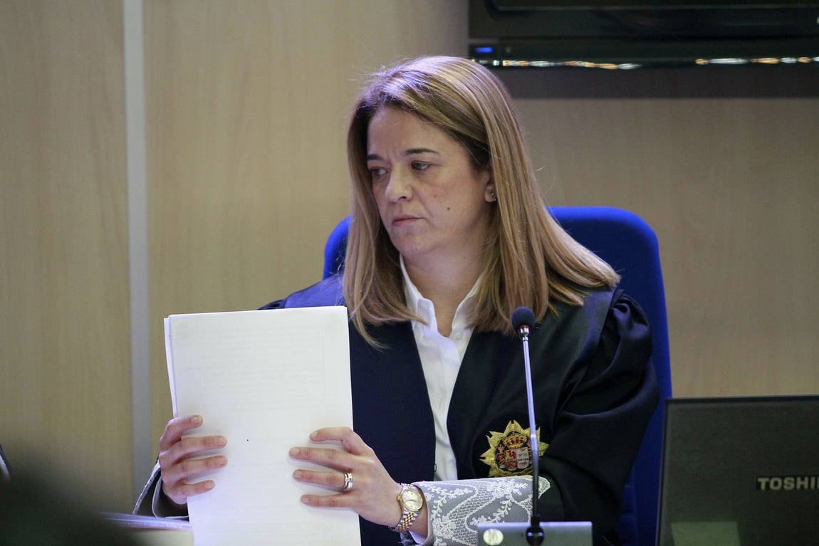Las mejores imágenes del primer día del juicio oral del Caso Noós. La magistrada Samantha Romero preside el tribunal habilitado en la Escuela Balear de Administración  Pública en Palma de Mallorca