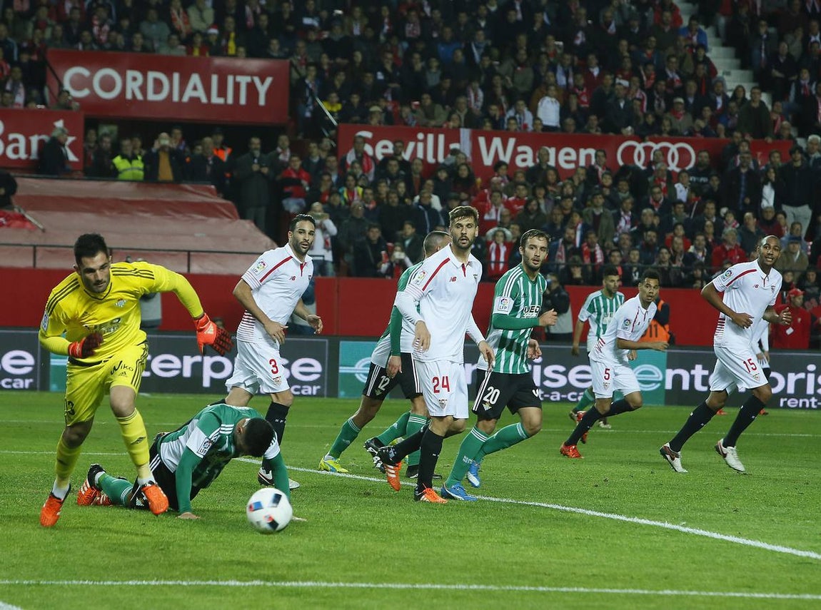 Reyes, Rami, Gameiro y Kakuta fueron los autores de los tantos en una noche de fiesta para el sevillismo